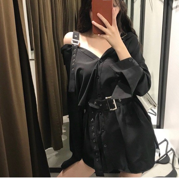 Dresses & Skirts - Black buckle blouse dress